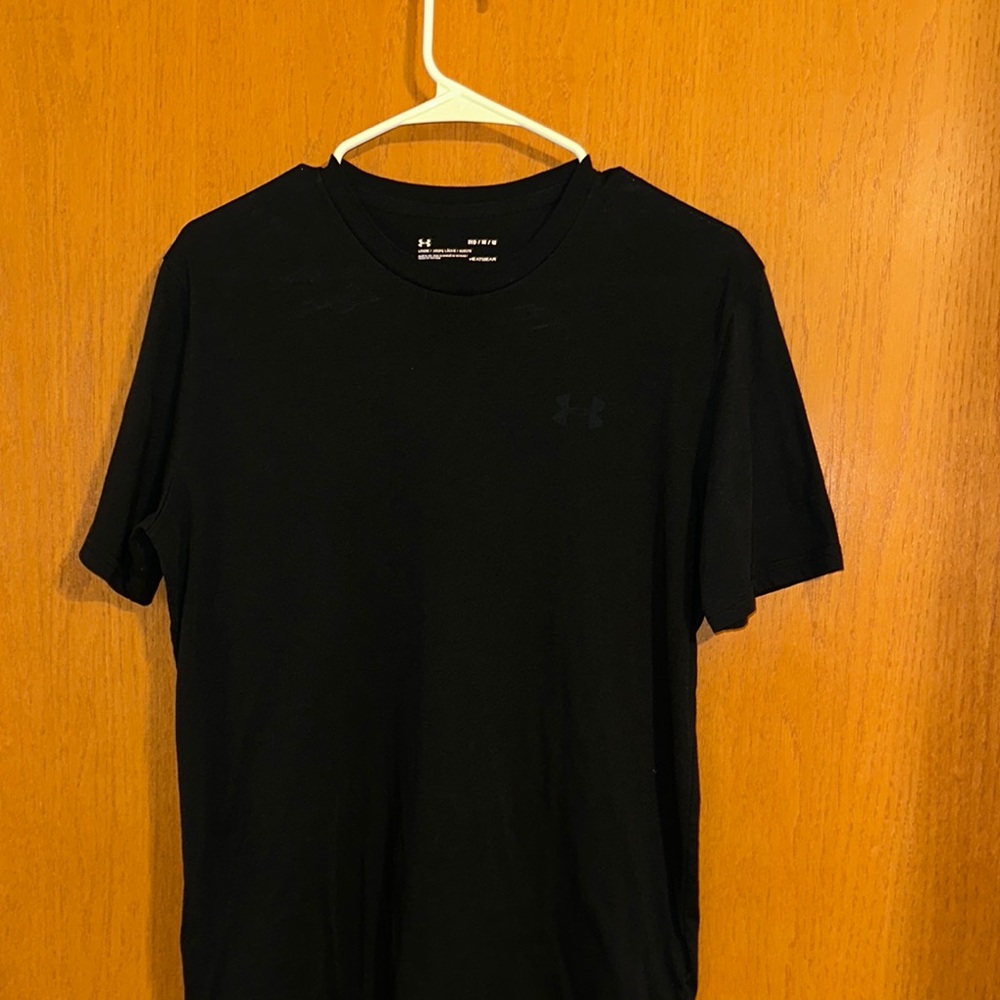 Under Armour Men's Medium Black Shirt